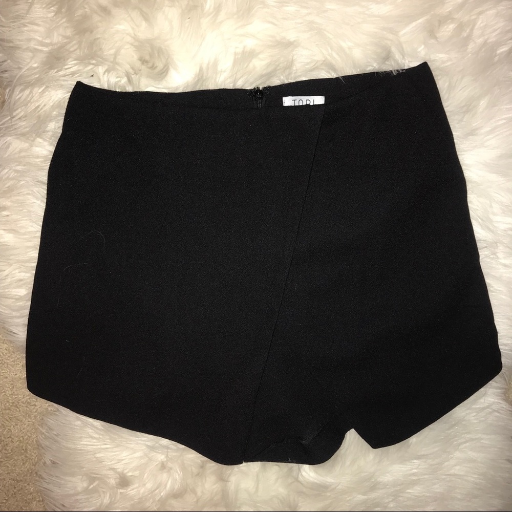 BLACK TOBI SKORT